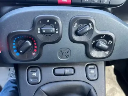 Photo 12 Fiat Panda Gén. III Ph1 NG City Cross 5