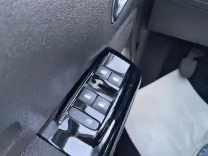 Photo 19 Citroën C3  BlueHDi 100 S&S BVM6 Shine Pack