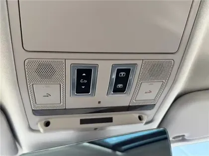 Photo 30 Land rover Defender Gén. III Ph1 First Edition 5