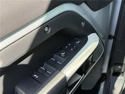 Photo 16 Land rover Defender Gén. III Ph1 First Edition 5