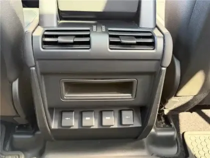 Photo 41 Land rover Defender Gén. III Ph1 First Edition 5