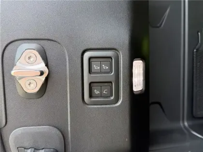 Photo 6 Land rover Defender Gén. III Ph1 First Edition 5