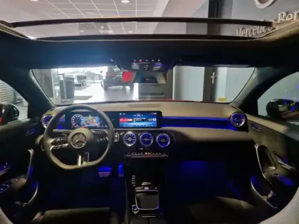 Photo 7 Mercedes Classe A 200 d AMG Line