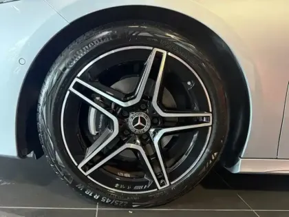 Photo 5 Mercedes Classe A 200 d AMG Line