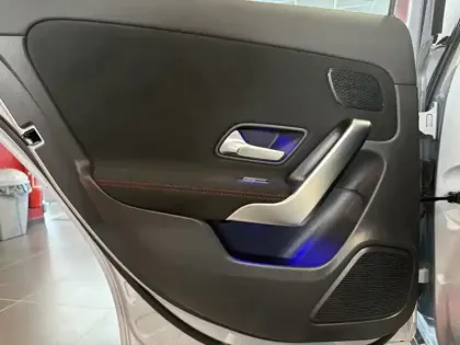 Photo 9 Mercedes Classe A 200 d AMG Line