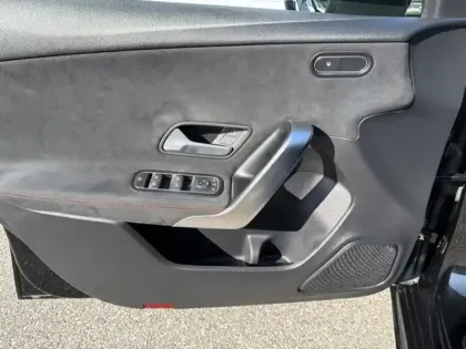 Photo 12 Mercedes Classe A 200 d AMG Line