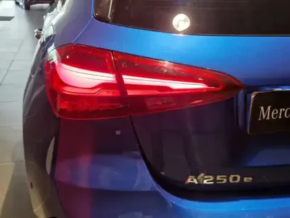 Photo 17 Mercedes Classe A 250 e Hybrid EQ AMG Line