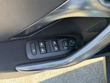 Photo 11 Peugeot 2008 Gén. I Ph2 Allure 5