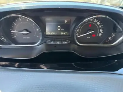 Photo 14 Peugeot 2008 Gén. I Ph2 Allure 5