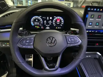 Photo 10 Volkswagen T-roc Gén. II Ph1 R-Line 5