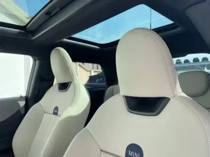 Photo 6 Mini Cooper  3 Portes C 156ch Favoured DKG7