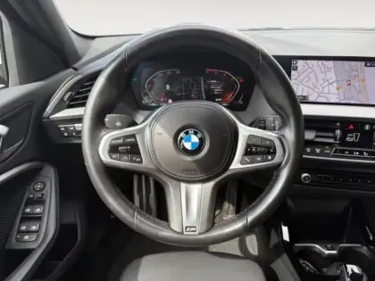 Photo 11 BMW Serie 1 Gén. III (F40) Ph2 M Sport 5