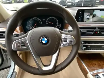 Photo 9 BMW Serie 7 Série 7 740iA 326ch Exclusive