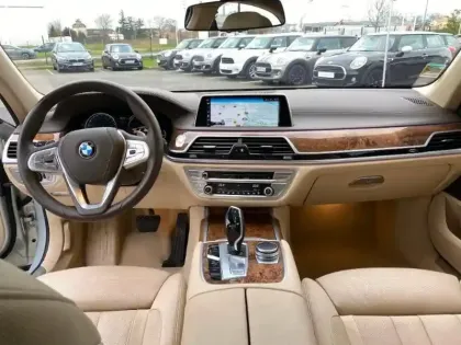 Photo 5 BMW Serie 7 Série 7 740iA 326ch Exclusive