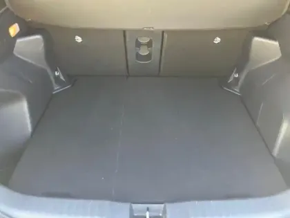 Photo 11 Toyota Yaris Gén. I Ph1 NG Design 5