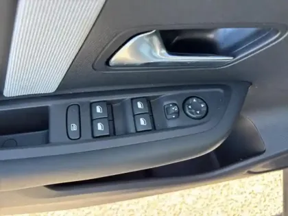 Photo 11 Citroën C4 Gén. III Ph2 MAX 5