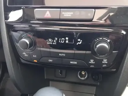 Photo 12 Suzuki Vitara Gén. II Ph3 Xplore 5