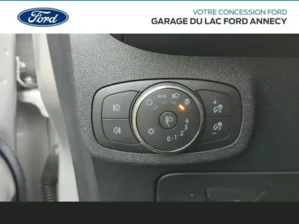 Photo 13 Ford Fiesta Gén. V Ph2 Titanium Business 5