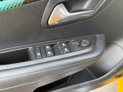 Photo 19 Peugeot 208 Gén. II Ph1 Allure 5