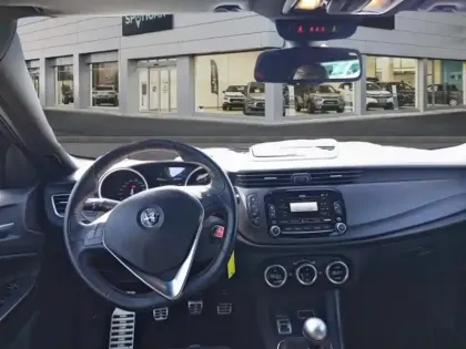 Photo 8 Alfa Romeo Giulietta  1.4 TB MultiAir 150ch Imola Stop&Start