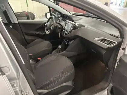 Photo 12 Peugeot 208 Gén. I Ph2 Allure 5