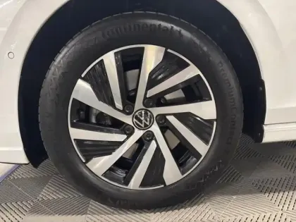 Photo 11 Volkswagen Golf Gén. VIII Ph1 Style 5