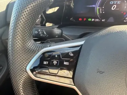 Photo 14 Volkswagen Golf Gén. VIII Ph1 GTE 5