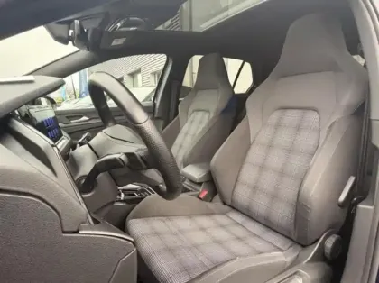 Photo 8 Volkswagen Golf Gén. VIII Ph1 GTE 5