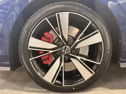 Photo 6 Volkswagen Golf Gén. VIII Ph1 GTE 5