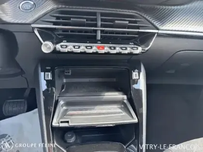 Photo 14 Peugeot 2008  1.2 Hybrid 145ch Allure e-DCS6