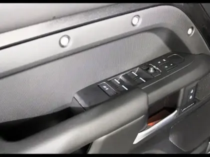 Photo 10 Land rover Defender Gén. III (L663) Ph1 Evo X-Dynamic HSE 5