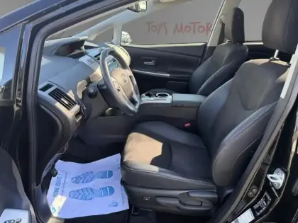 Photo 12 Toyota Prius 136h SkyView