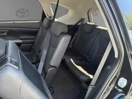 Photo 14 Toyota Prius 136h SkyView