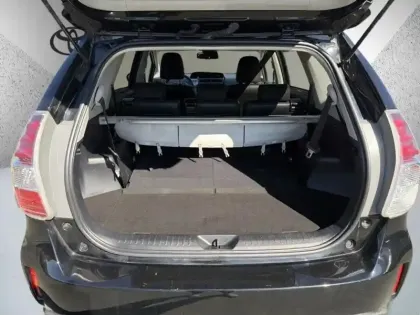 Photo 9 Toyota Prius 136h SkyView