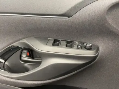 Photo 11 Toyota Yaris Gén. I Ph1 NG Design 5