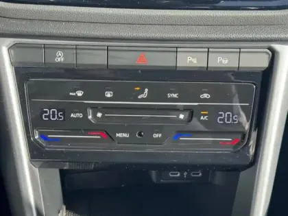 Photo 10 Volkswagen T-roc Life Plus 1.0 110 ch