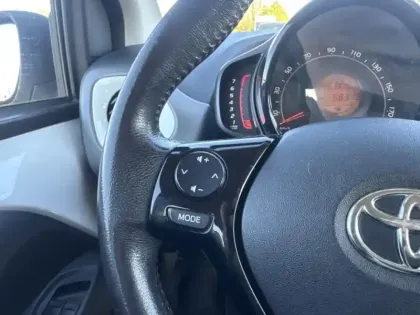 Photo 12 Toyota Aygo Gén. II Ph2 x-play 3