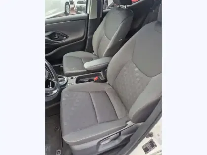 Photo 12 Toyota Yaris Gén. IV Ph1 NG Design 5