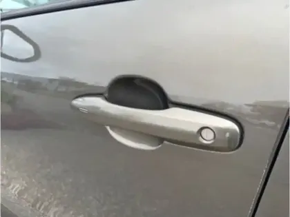 Photo 16 Toyota Yaris Hybride Design 116H 2WD