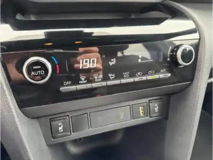 Photo 15 Toyota Yaris Hybride Design 116H 2WD