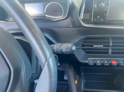 Photo 17 Peugeot 208 Gén. II Ph1 Premium 5