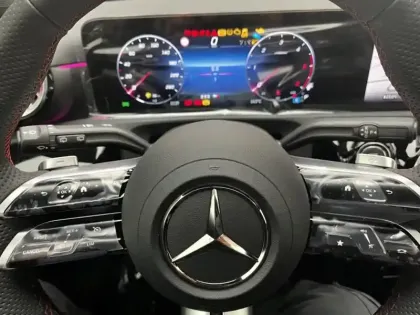 Photo 15 Mercedes Classe A 200 d AMG Line