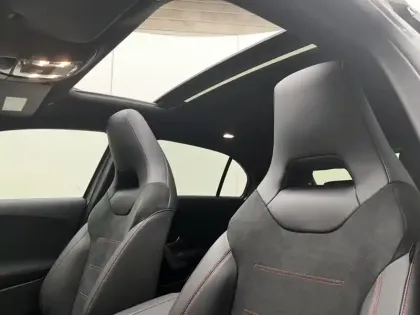 Photo 13 Mercedes Classe A 200 d AMG Line