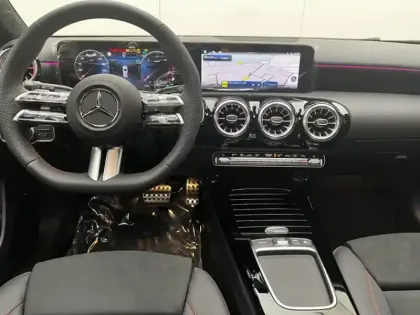 Photo 20 Mercedes Classe A 200 d AMG Line