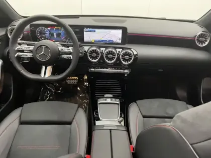 Photo 10 Mercedes Classe A 200 d AMG Line