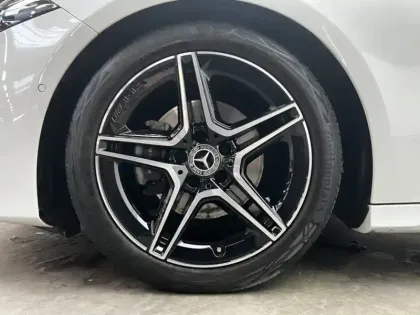 Photo 8 Mercedes Classe A 200 Berline AMG Line