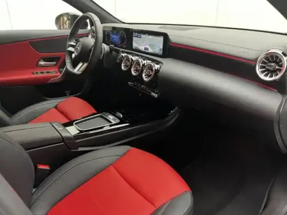 Photo 13 Mercedes Classe A 200 Berline AMG Line