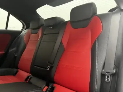 Photo 15 Mercedes Classe A 200 Berline AMG Line