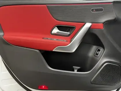 Photo 12 Mercedes Classe A 200 Berline AMG Line