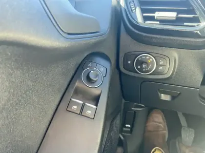 Photo 5 Ford Fiesta Gén. V Ph1 Evo Cool & Connect 3